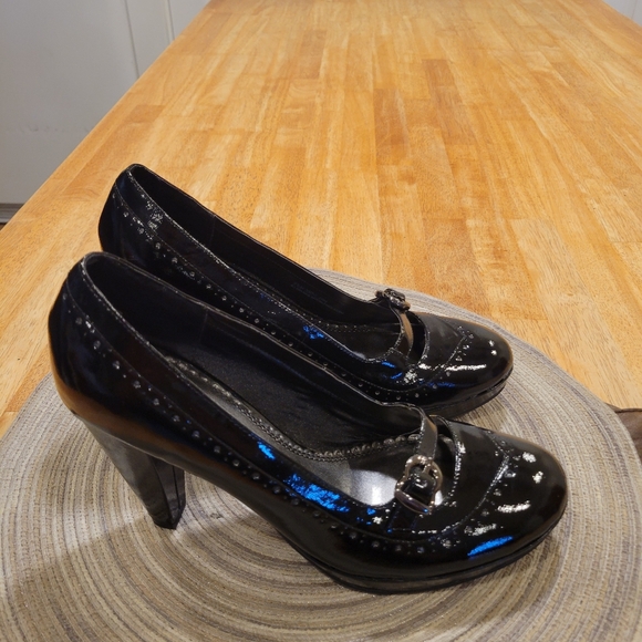 👠EUC~ HOT KISS BLACK PATENT LEATHER PUMPS - Picture 6 of 6